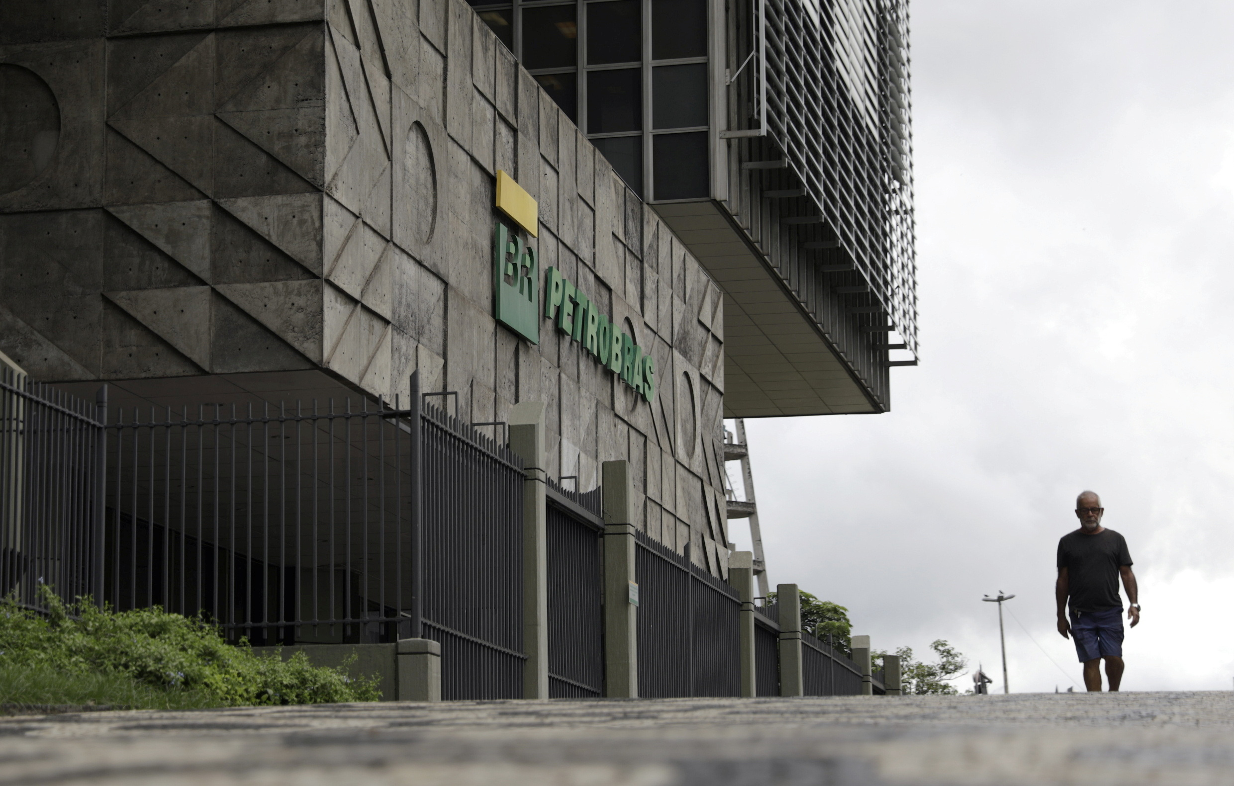 Petrobras, Itaú e Magalu pagam acionistas em maio; veja agenda de dividendos completa