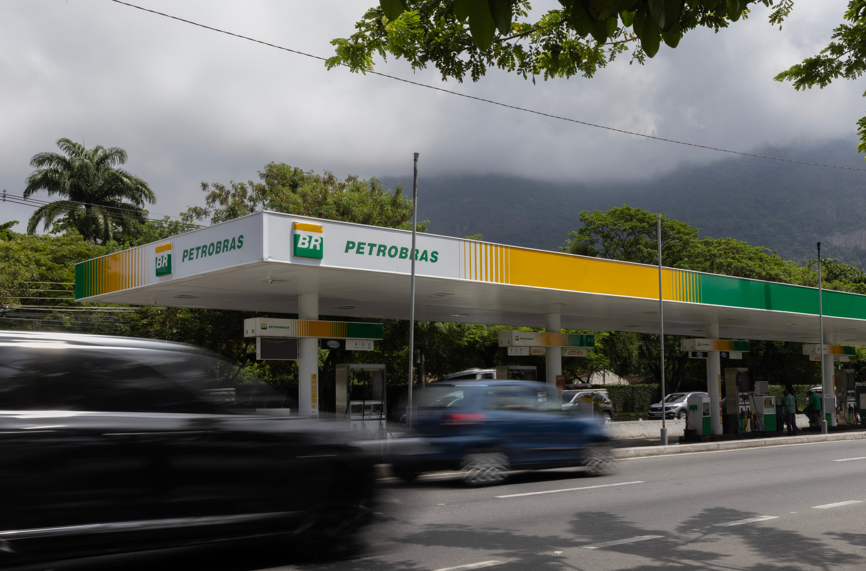 Petrobras vai reduzir preço do diesel nesta segunda-feira; veja valores