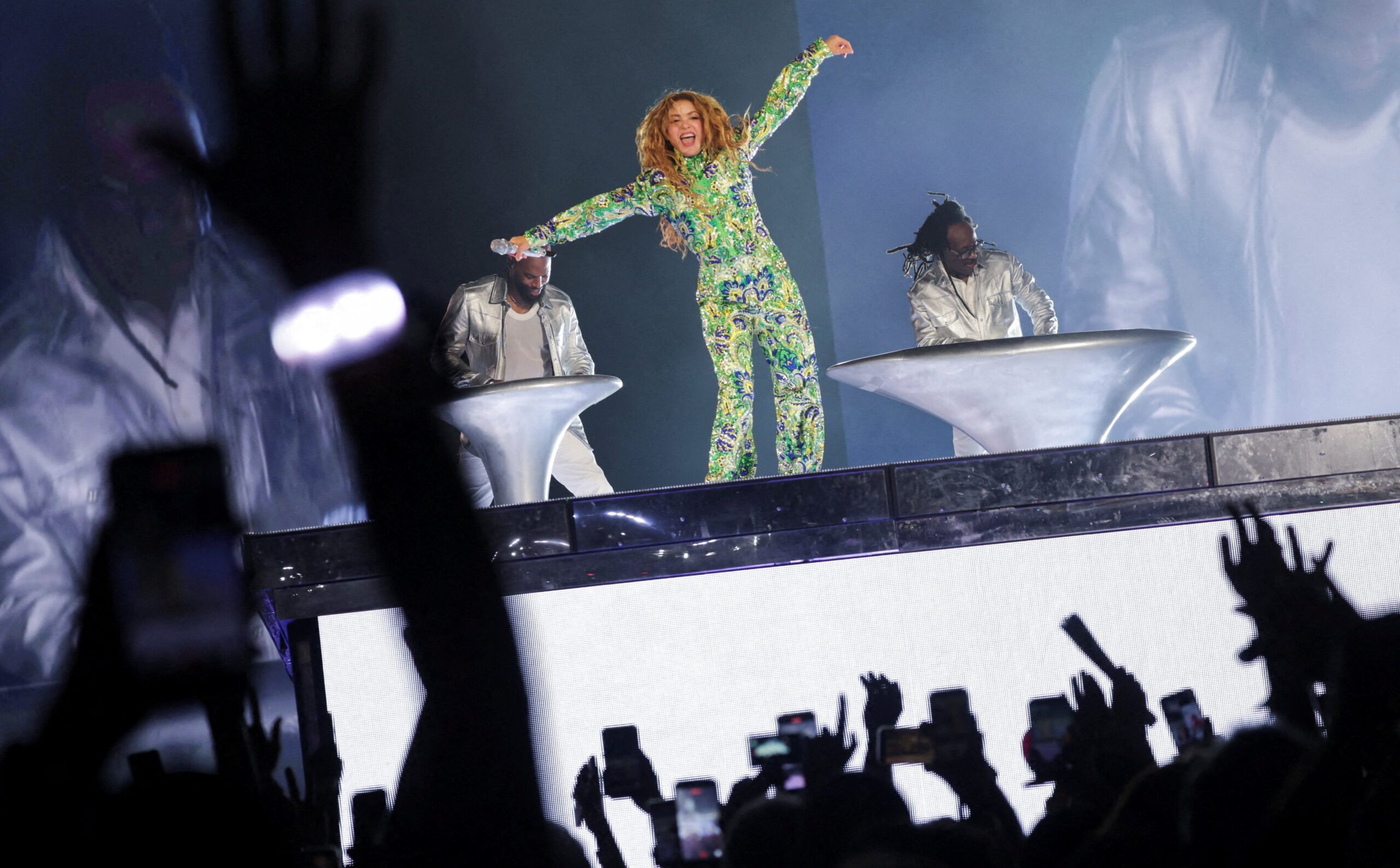 Show de Shakira atrai 2 milhões de fãs para a praia de Copacabana