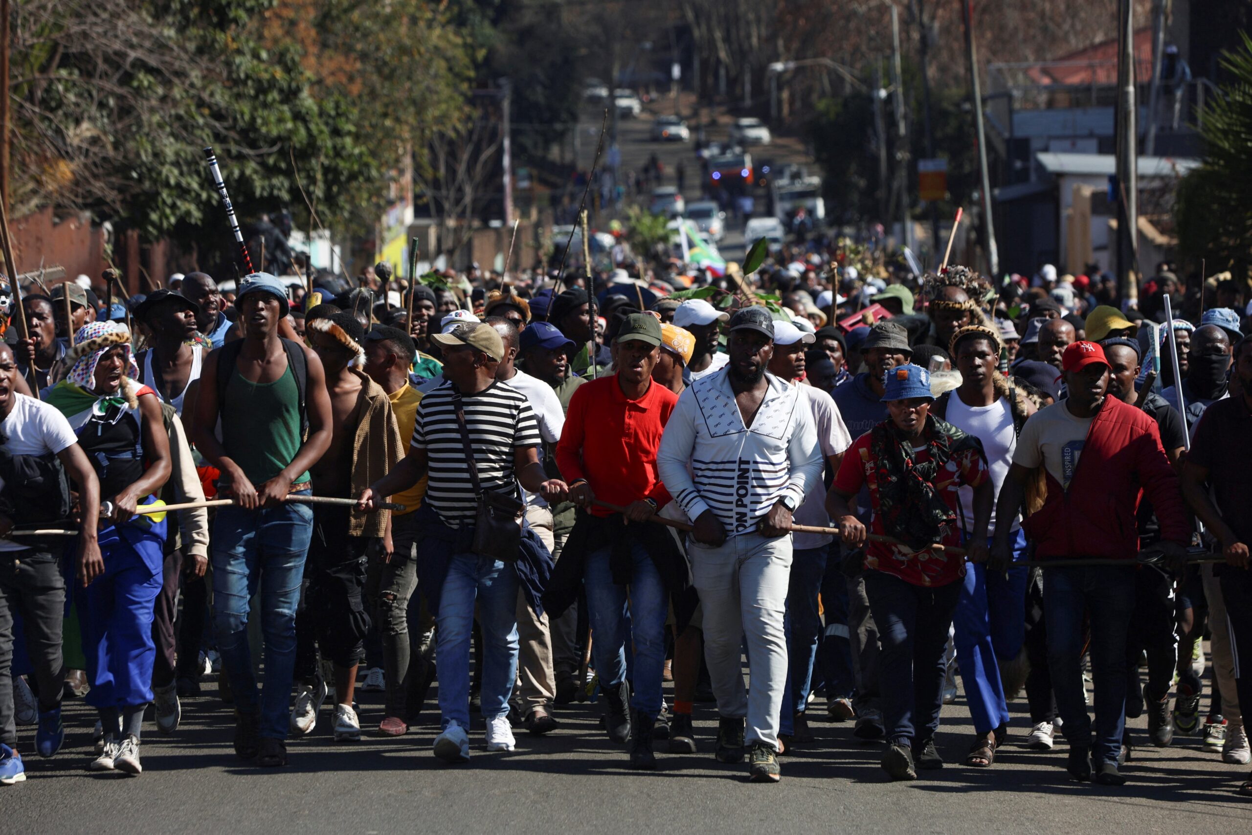 África do Sul tem protestos contra imigrantes após milhares fugirem da violência