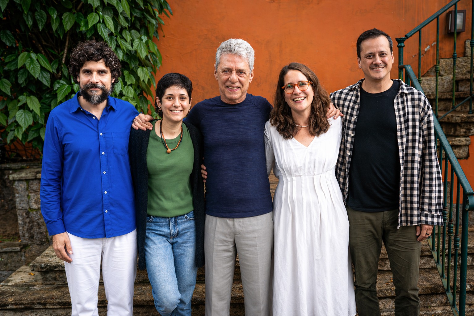 Aos 82 anos, Chico Buarque tem obra remodelada ao feitio sofisticado dos  Escafandristas no álbum do quarteto