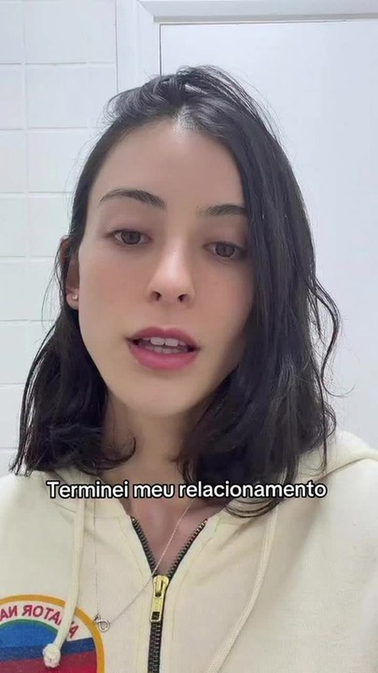 Bella Longuinho relata ter sido agredida por namorado e anuncia fim da relação