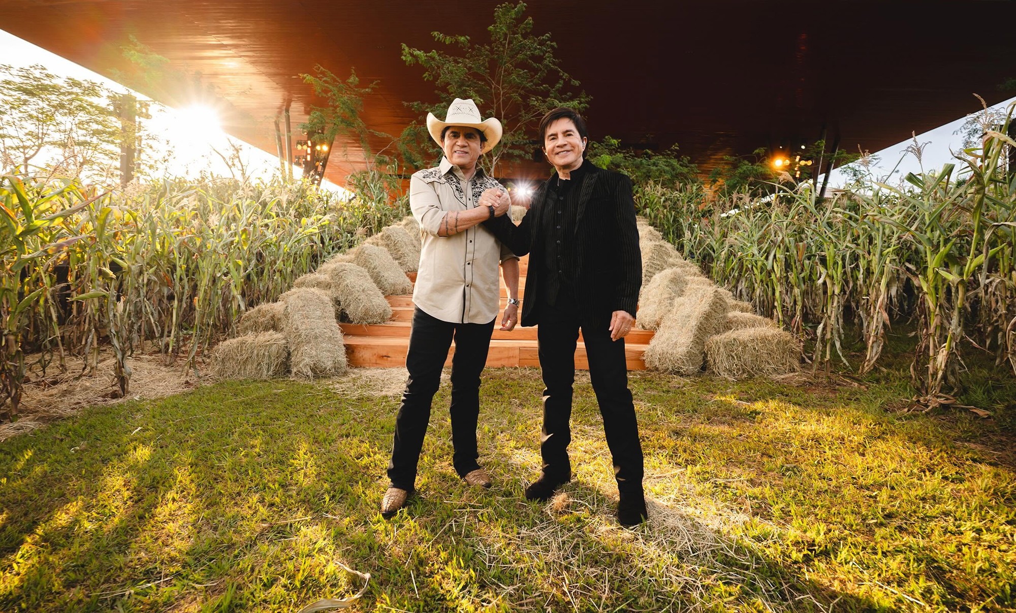 Chitãozinho & Xororó trazem Vanessa da Mata, Almir Sater e o quarteto Traia Véia para a 'roça' em álbum audiovisual