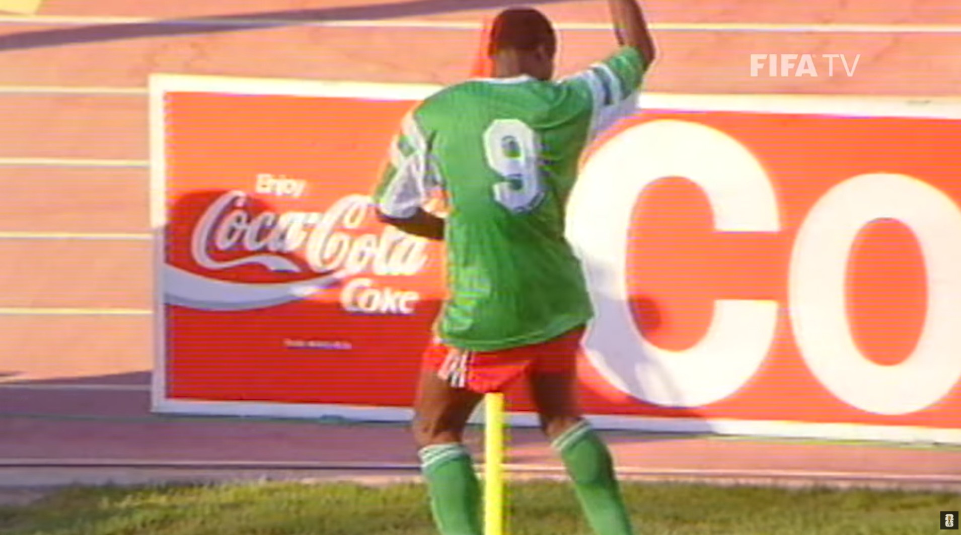 Da dança do pombo ao Makossa de Roger Milla: músicas que viraram comemorações em Copas do Mundo