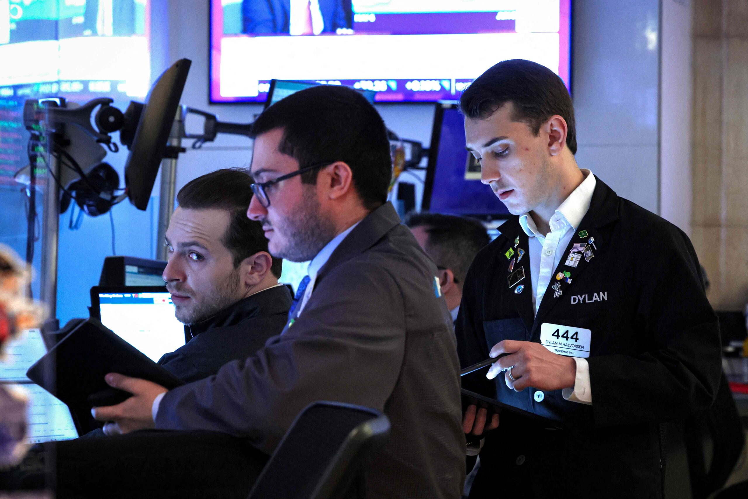 Dow Jones Futuro sobe com balanço da Micron e petróleo de volta aos níveis pré-guerra