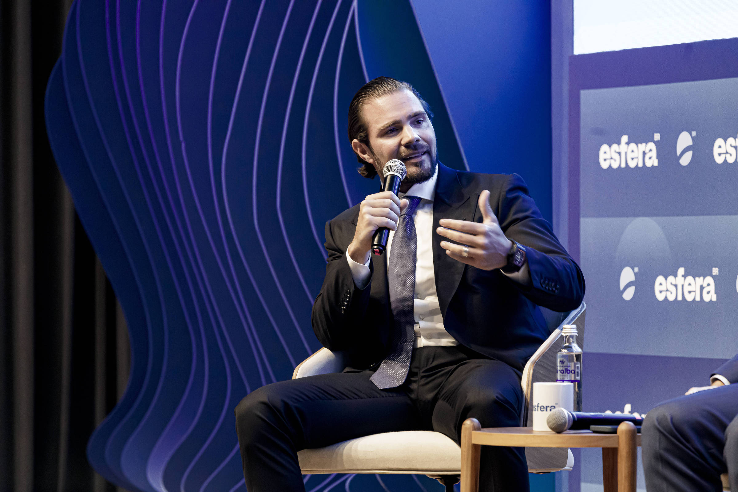 É preciso recuperar virtudes liberais para revitalizar a democracia
