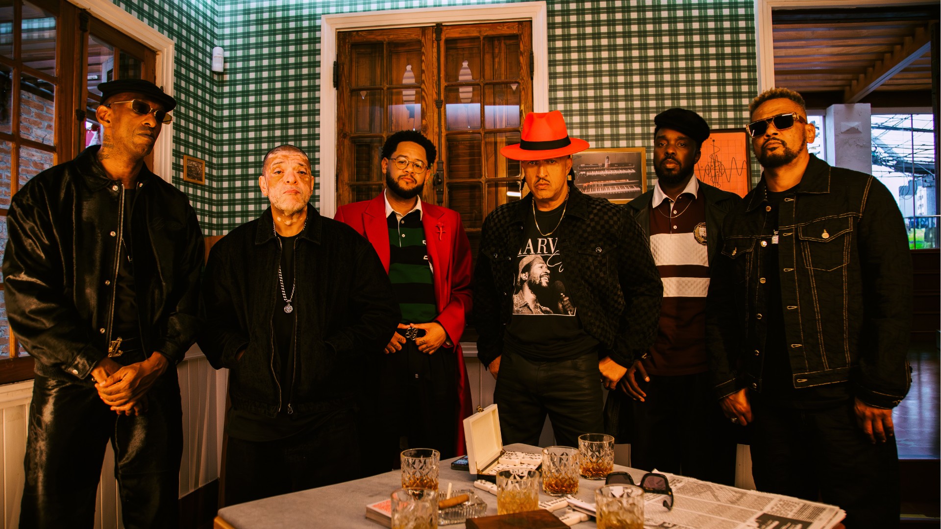 Emicida compara Racionais a Pelé, critica rappers conservadores e lamenta exposição da vida pessoal