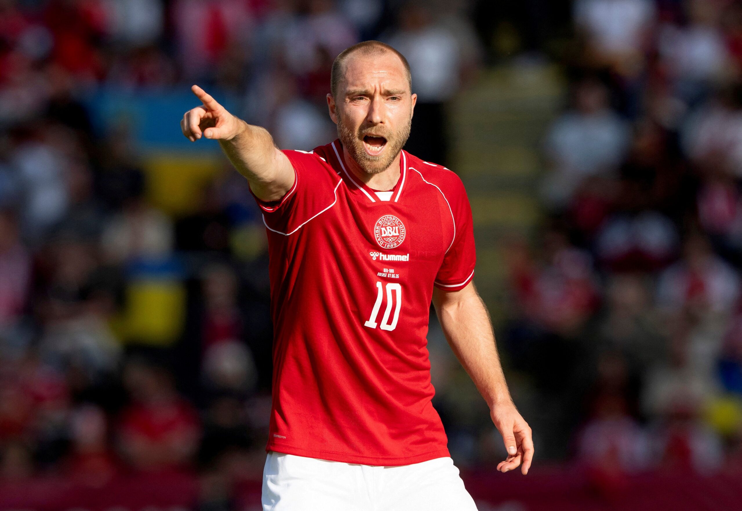 Eriksen deve ter alta rapidamente, diz federação da Dinamarca após desmaio do jogador