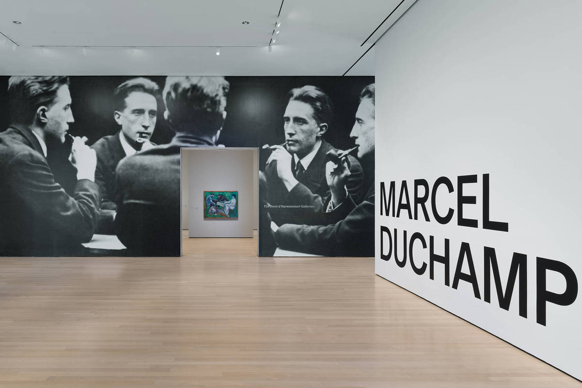 Exposição do MoMA revê a arte do estranhamento de Marcel Duchamp