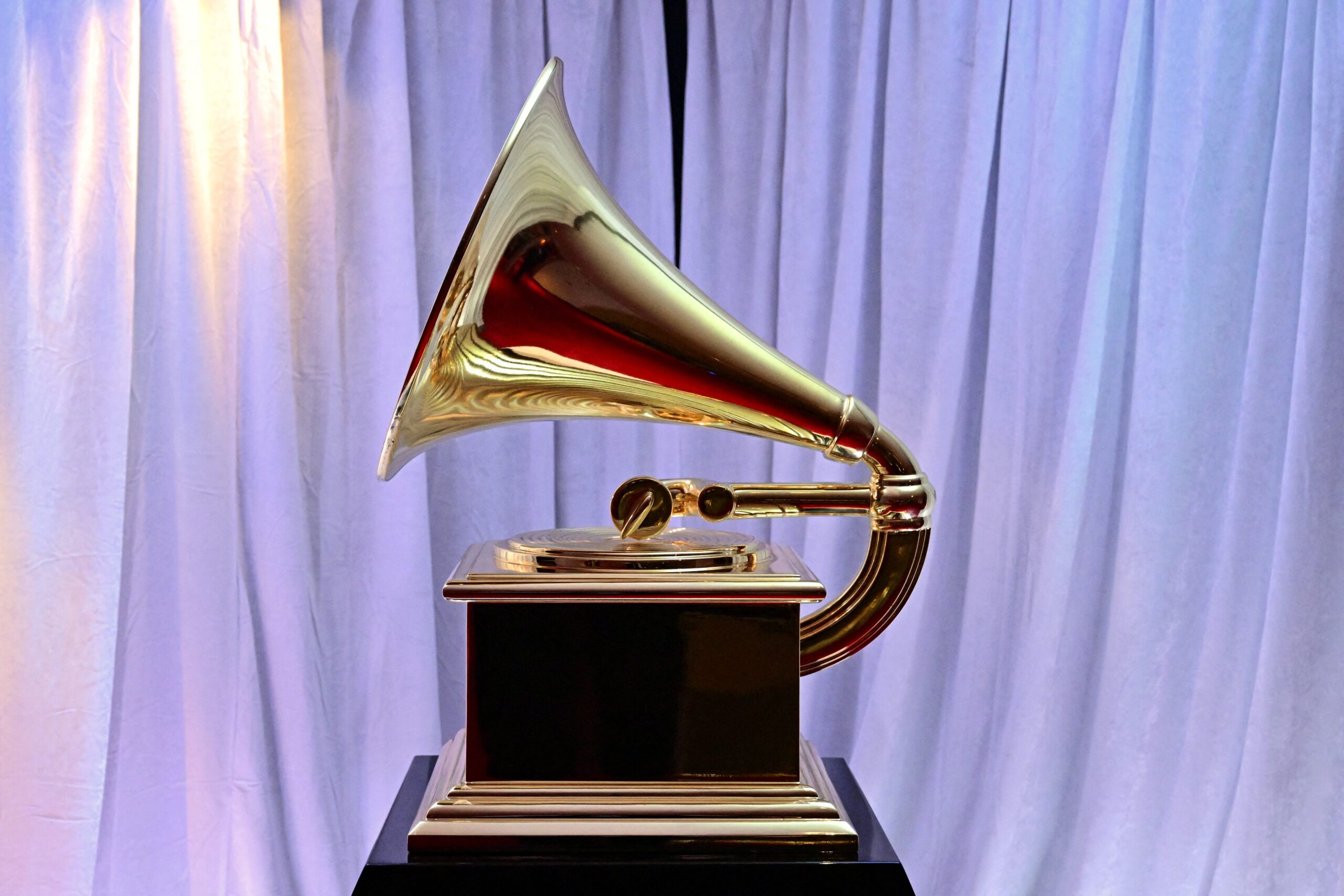 Grammy anuncia novas categorias, incluindo ‘Melhor Música Latina’; regra exclui Grammy anuncia novas categorias, incluindo 'Melhor Música Latina'; regra exclui músicas em português