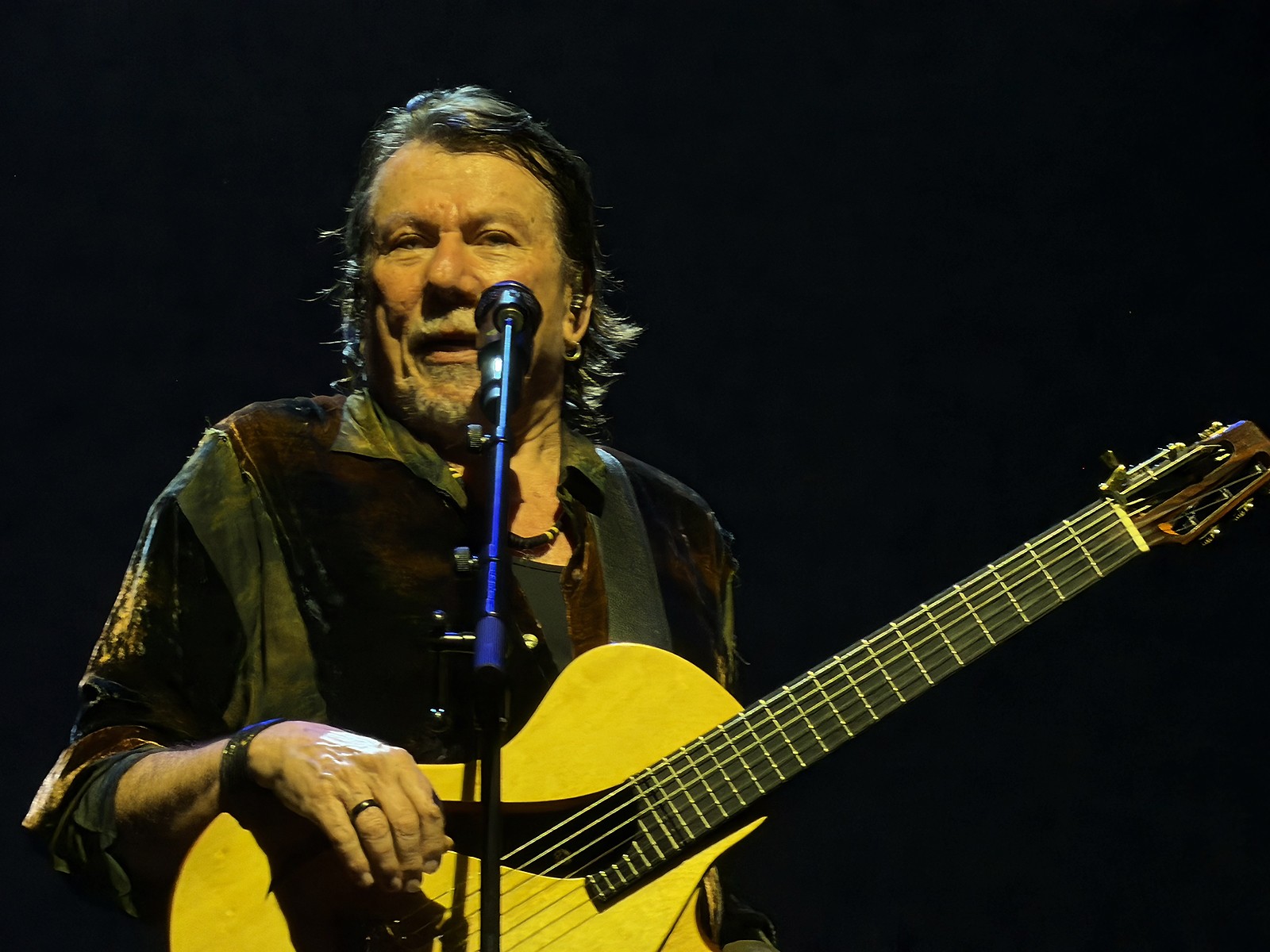 Lenine apresenta o show ‘Eita’ no Rio de Janeiro com Lenine apresenta o show 'Eita' no Rio de Janeiro com coesão, som perfeito e três parceiros fundamentais na plateia