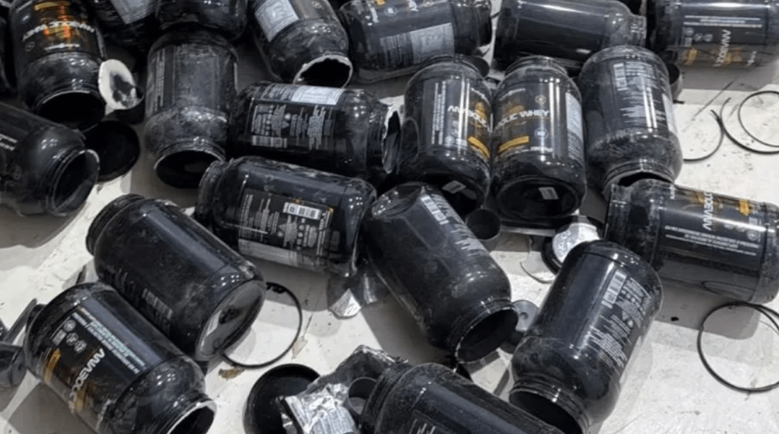 Polícia fecha fábrica que embalava suplementos e leite em pó vencidos e revendia