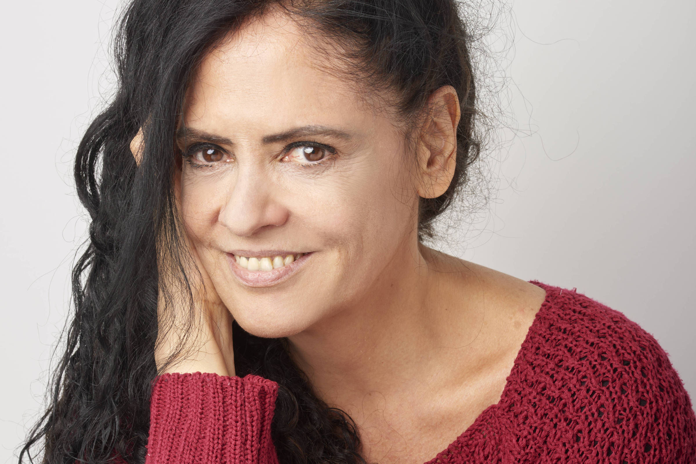 Por que desejamos o tempo todo e nunca estamos satisfeitos, segundo Paula Sibilia