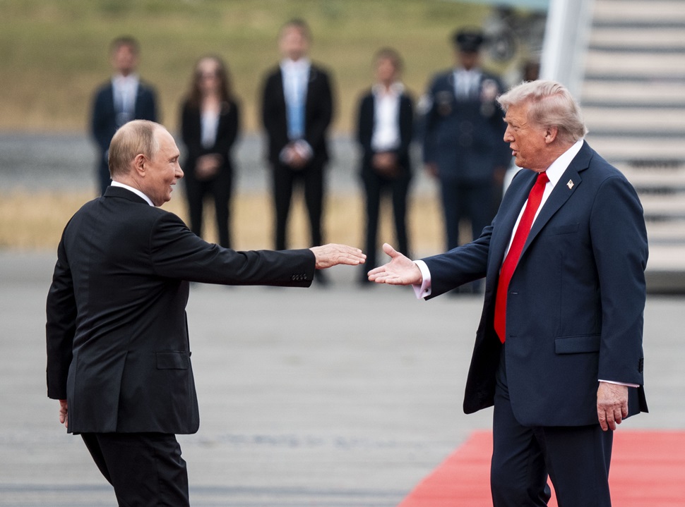 Putin envia felicitações de aniversário a Trump, a quem descreve Putin envia felicitações de aniversário a Trump, a quem descreve como “brilhante”