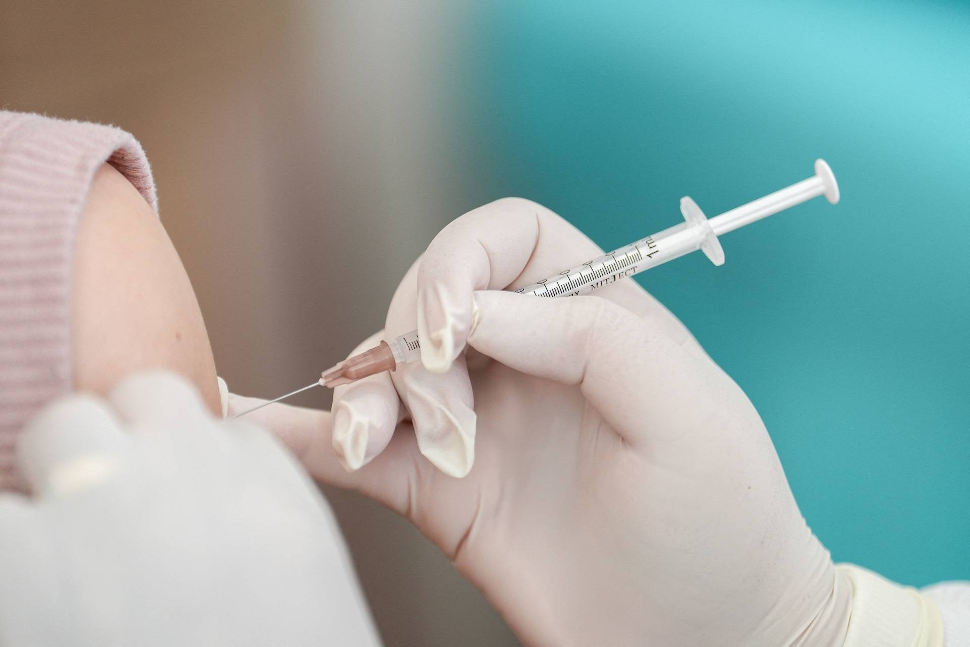 SUS começa oferta de nova vacina pneumocócica; saiba quem pode receber