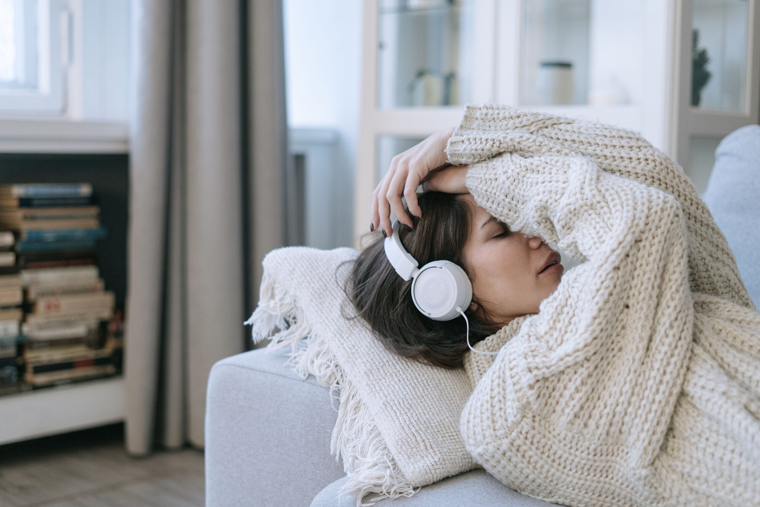 ‘Playlist da Fossa’: Por que sentimos necessidade de ouvir músicas 'Playlist da Fossa': Por que sentimos necessidade de ouvir músicas tristes quando já estamos tristes?