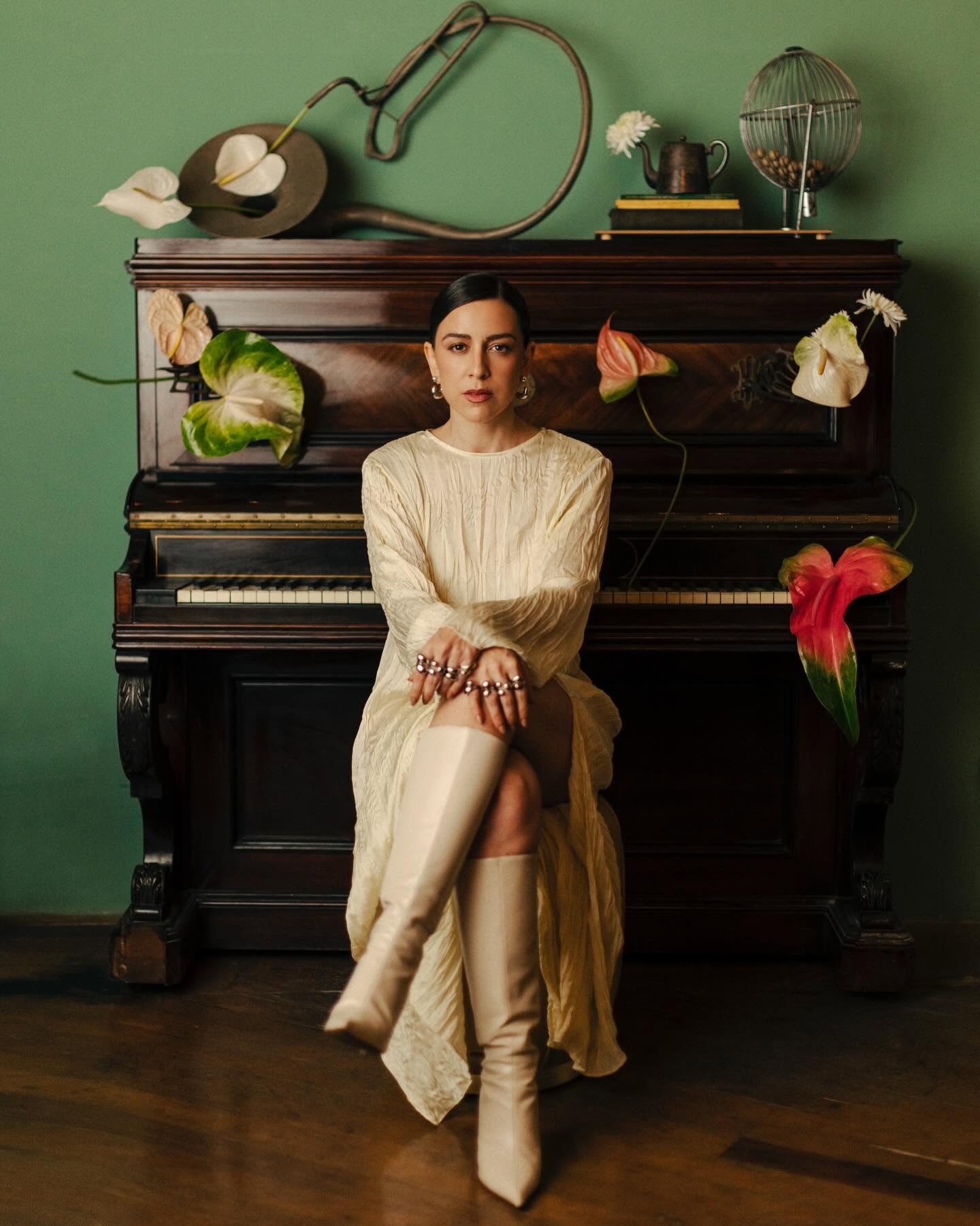 Canto matricial de Gal Costa reverbera na ‘Flor de maracujá’ Canto matricial de Gal Costa reverbera na 'Flor de maracujá' de Roberta Sá