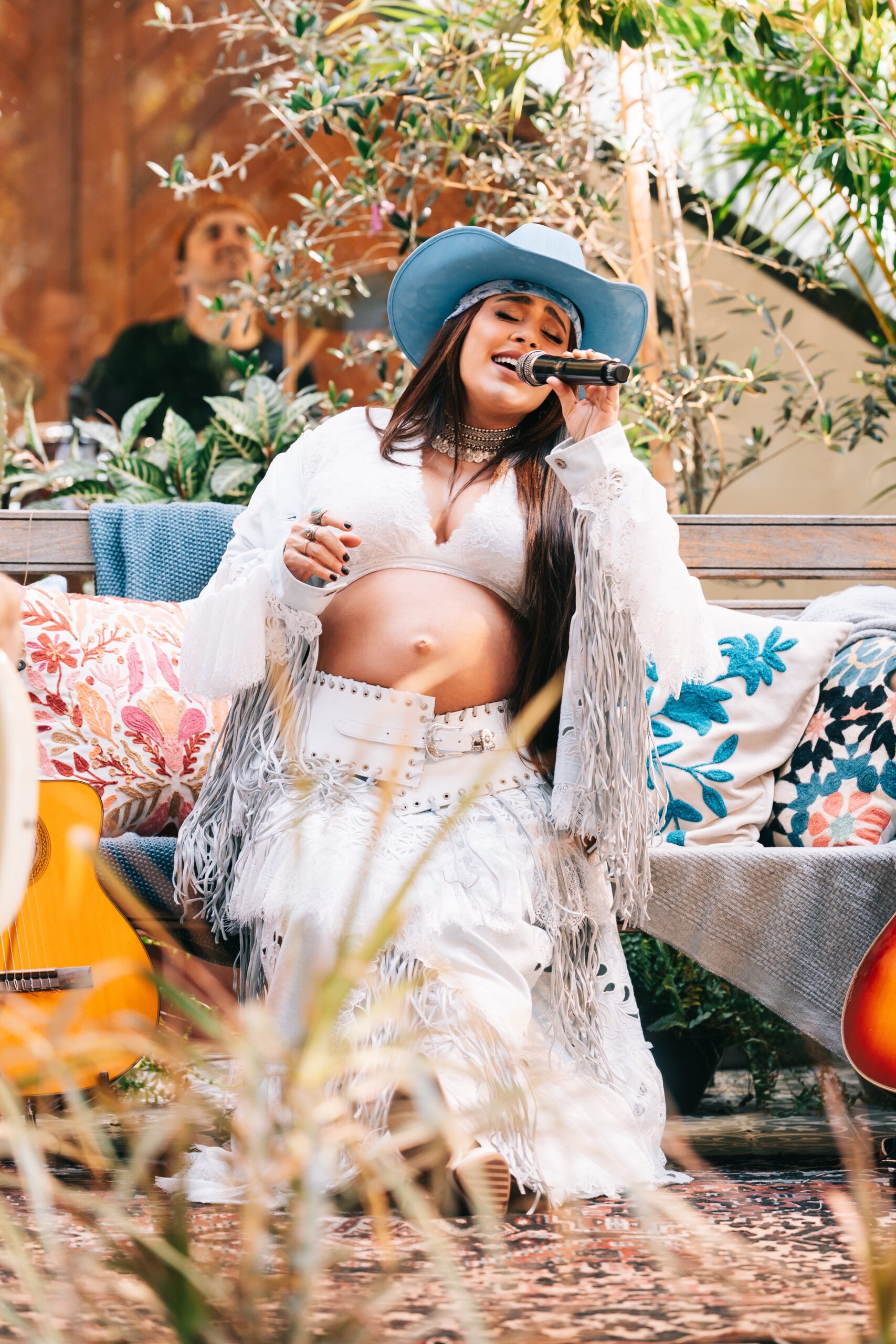 Grávida de 8 meses, Lauana Prado grava audiovisual com música Grávida de 8 meses, Lauana Prado grava audiovisual com música para o filho: 'Vou poder mostrar pra ele'