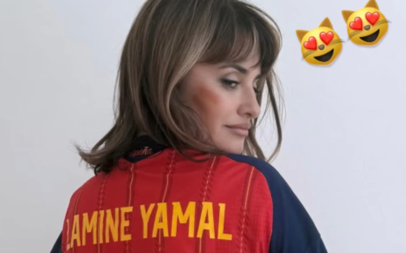 Penélope Cruz posta foto com camisa de Lamine Yamal durante Penélope Cruz posta foto com camisa de Lamine Yamal durante vitória da Espanha na Copa
