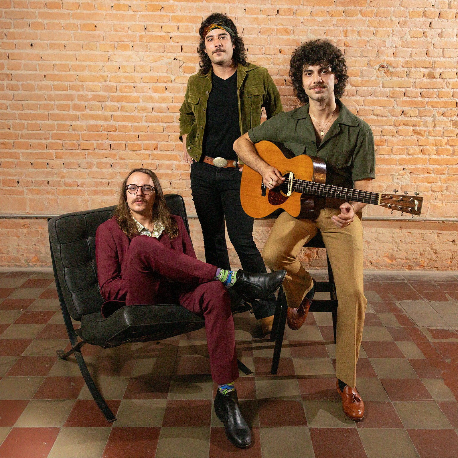 Trio Colomy lança segundo álbum com Guilherme Arantes, Peter Buck Trio Colomy lança segundo álbum com Guilherme Arantes, Peter Buck e tema de Bebeto Alves entre as nove faixas