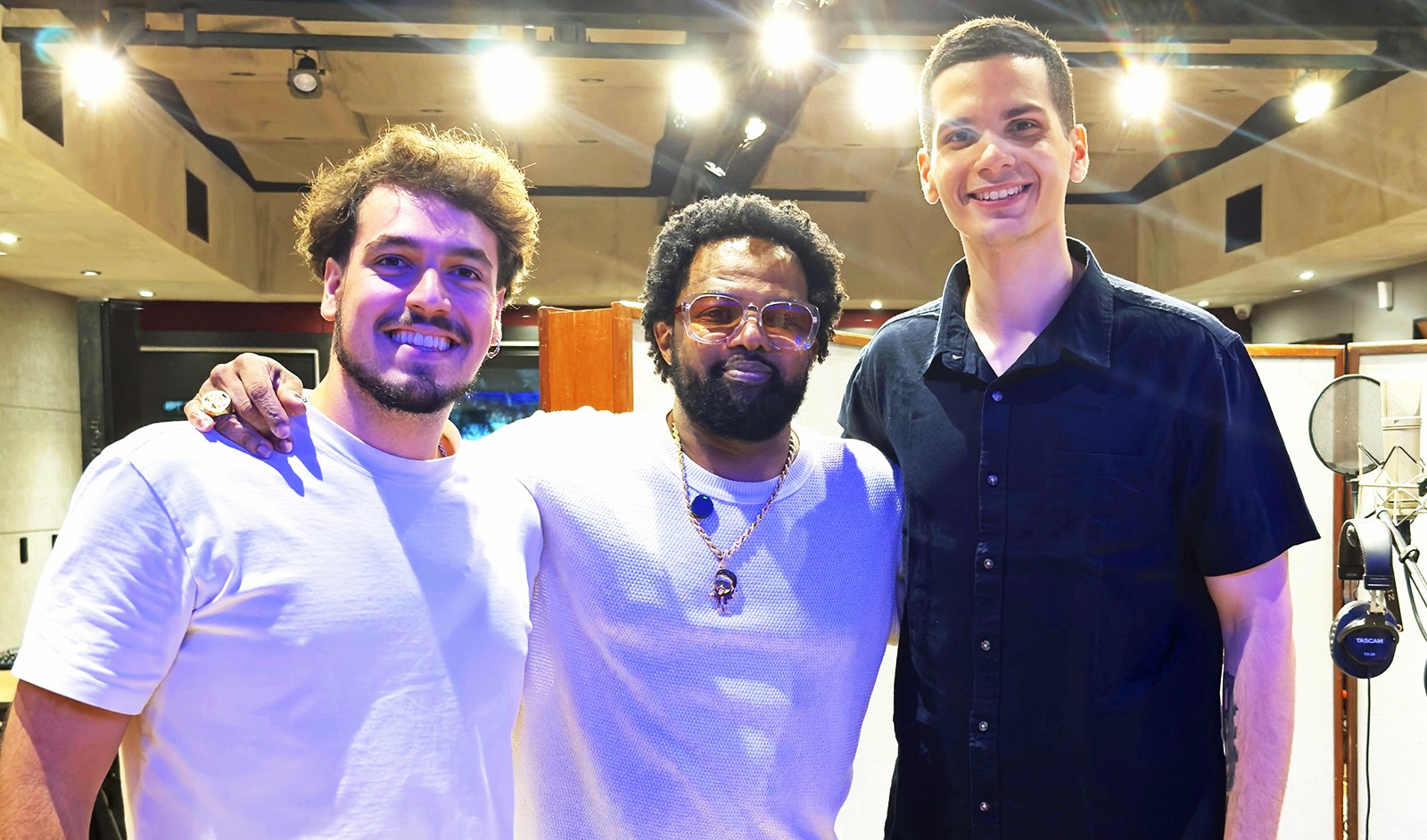 Xande de Pilares avaliza álbum em que Ian Coury e Xande de Pilares avaliza álbum em que Ian Coury e Igor Souza propõem 'novos caminhos' para o choro e o samba