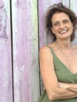 ‘Feliz em ver pessoas torcendo por artista como se torce 'Feliz em ver pessoas torcendo por artista como se torce por jogador de futebol', diz Denise Fraga