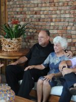 'Meu irmão era um ídolo': Tadeu Schmidt se inspirou em Oscar, mas enveredou para o jornalismo para evitar comparações