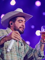 ‘Não conseguiu cantar de tão bêbado’: como excesso de álcool 'Não conseguiu cantar de tão bêbado': como excesso de álcool nos palcos e bastidores afeta rotina dos artistas