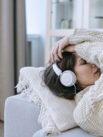 ‘Playlist da Fossa’: Por que sentimos necessidade de ouvir músicas 'Playlist da Fossa': Por que sentimos necessidade de ouvir músicas tristes quando já estamos tristes?