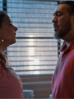 'Reinventar' foi feita para quem? A origem do hit que embalou beijo de Belo e Viviane Araújo na novela