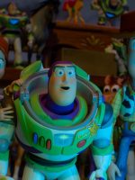 'Toy Story 5' prova que não precisa de Woody e Buzz com protagonista nova, humor e ternura; g1 já viu