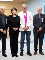 'Você é meu Deus', diz primeira-ministra do Japão ao baterista da banda britânica Deep Purple durante encontro com o grupo