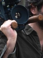 A campanha do brasileiro Adolpho Veloso pelo Oscar: 'A única coisa que não faço e político faz é comer pastel e abraçar criança'