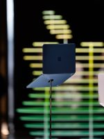 Ação da Apple tem maior queda em mais de um ano após subir preços de produtos