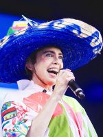 Adriana Partimpim põe ‘O quarto’ no palco de festival carioca em show mais vocacionado para espaços menores