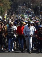 África do Sul tem protestos contra imigrantes após milhares fugirem da violência
