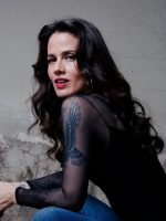 Ana Cañas retorna ao repertório de Rita Lee em show Ana Cañas retorna ao repertório de Rita Lee em show que gera turnê pelo Brasil