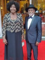 Artistas chegam para homenagens do Globo de Ouro a brasileiros no Copacabana Palace