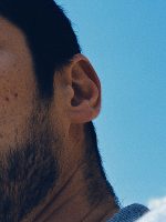 Ator Gabriel Leone entra em cena como cantor com grande álbum valorizado pela produção musical e pela alma do artista