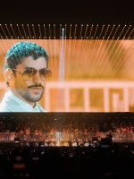 Bad Bunny fala português, veste camisa do Brasil e faz Bad Bunny fala português, veste camisa do Brasil e faz baile nostálgico na estreia no país