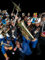 BaianaSystem usa fanfarra de 'Mixtape pirata' para reforçar movimento de Bad Bunny pela integração das Américas