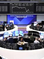 Bolsas da Europa sobem com apoio de ações de defesa e de tecnologia