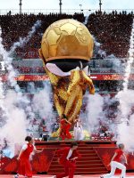Caiu o pano: taça gigante na cerimônia de abertura da Copa no Canadá dá problema e público ri; veja reações