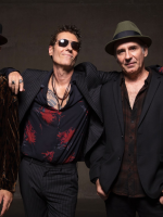 Capital Inicial celebra Renato Russo no Rock in Rio 2026, 30 anos após a morte do cantor, durante turnê 'Música urbana'