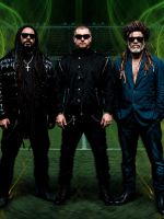Carlinhos Brown, DJ Bruno Martini e Marcelo Falcão tentam gol no campo musical com 'Eu me chamo Brasil'