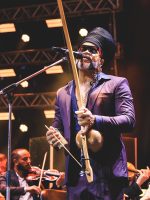 Carlinhos Brown faz sinfonia afro em álbum com a Orquestra Ouro Preto