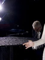 Céline Dion anuncia retorno aos palcos 4 anos após diagnóstico de Síndrome da Pessoa Rígida