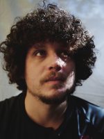 Chico Chico evolui e desfaz confusões na ardência do melhor Chico Chico evolui e desfaz confusões na ardência do melhor álbum solo
