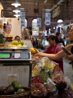 Confiança do consumidor dos EUA cai a nível mais baixo em quase quatro anos em abril