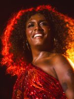 Consagração de Liniker na turnê ‘Bye bye Caju’ mostra que Consagração de Liniker na turnê 'Bye bye Caju' mostra que é possível ser popstar e seguir a própria cartilha